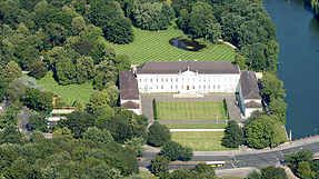 schloss-bellevue-Luftbild3.jpg